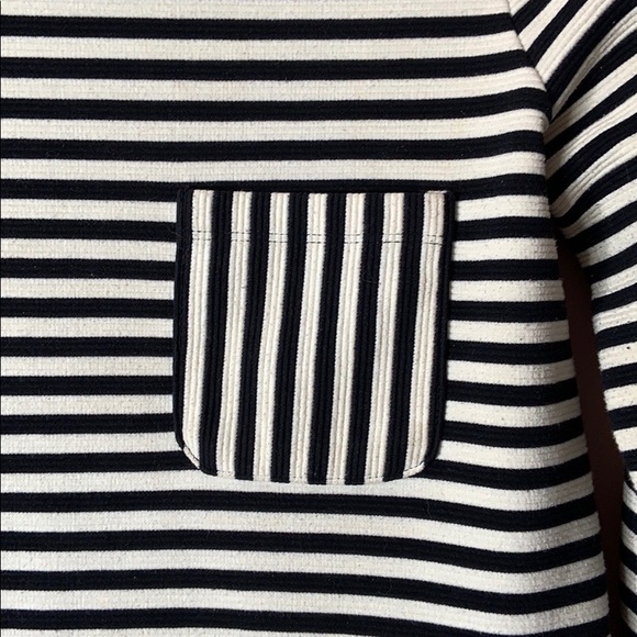 STYLISH B&W STRIPED TOP!!! - Picture 4 of 6
